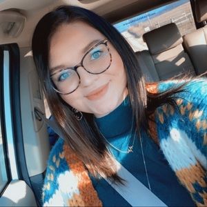 Meet your Posher, Emilee